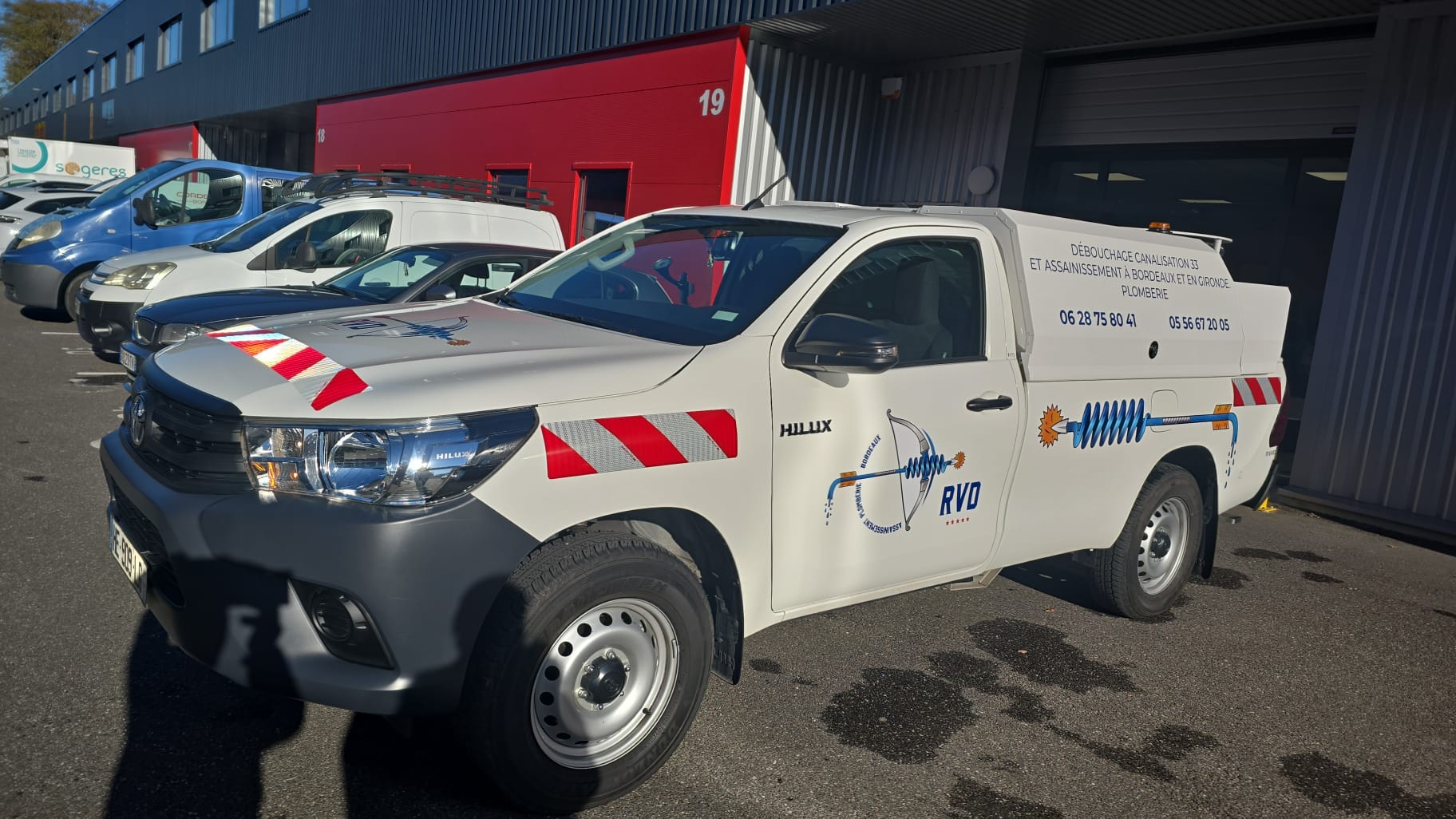 Le curage nettoie la conduite avant qu'elle ne se bouche