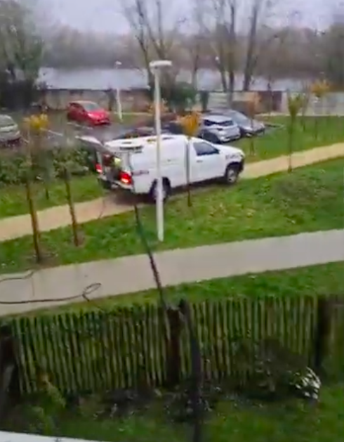 Plombier Expérimenté de Débouchage WC avec un camion hautre pression Plombier Expérimenté de Débouchage WC avec un camion hautre pression