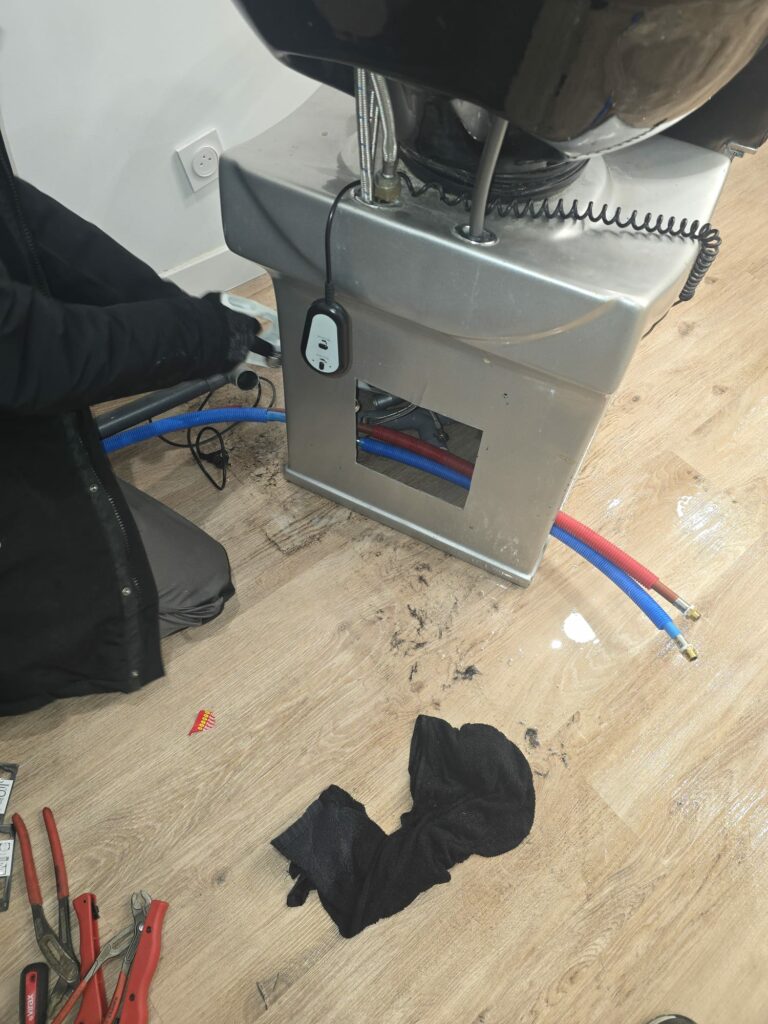 Travaux plomberie changement bac à douche chez salon bordelaise-1 Travaux plomberie changement bac a douche chez salon bordelaise 1