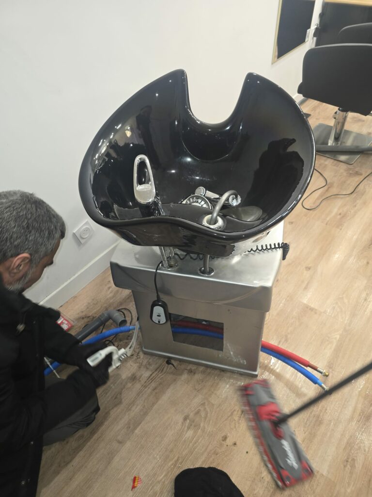 Travaux plomberie changement bac à douche chez salon bordelaise-3 Travaux plomberie changement bac à douche chez salon bordelaise-3