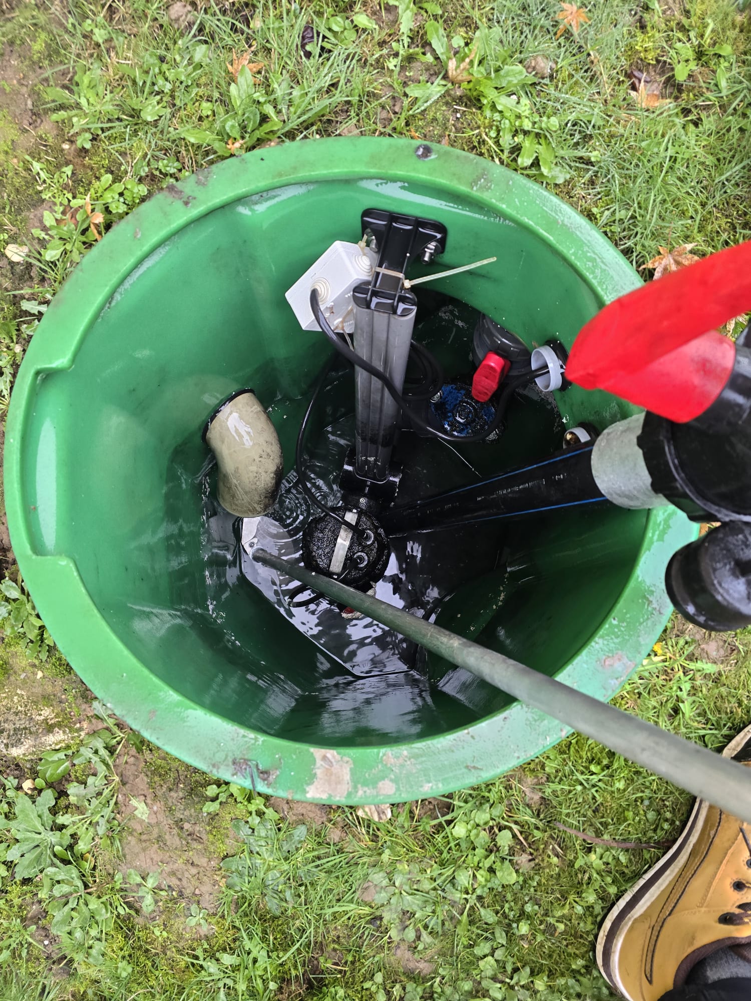 Technicien RVD en intervention sur une canalisation