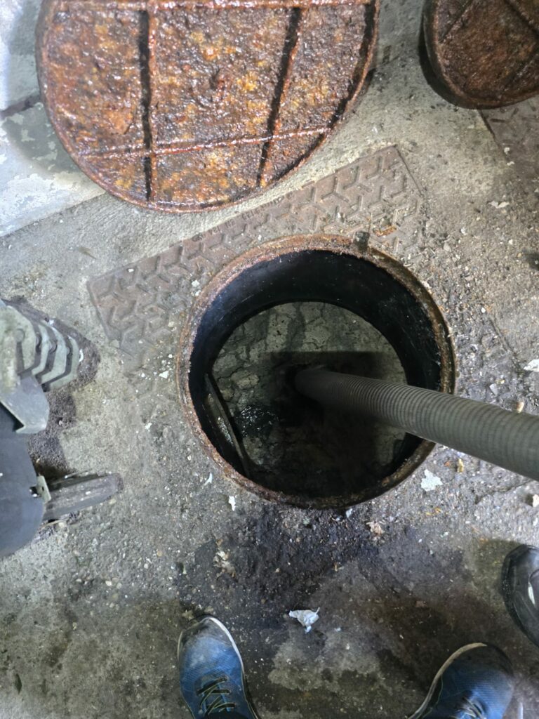 Pompage bac à graisse 4m³ à lormont restaurant Ruixin Pompage bac à graisse 4m³ à lormont restaurant Ruixin